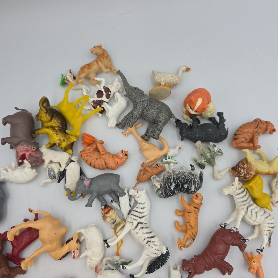 Lot of 60 Vintage Miniature Plastic animals Farm Zoo Ocean Camel Lion Pig