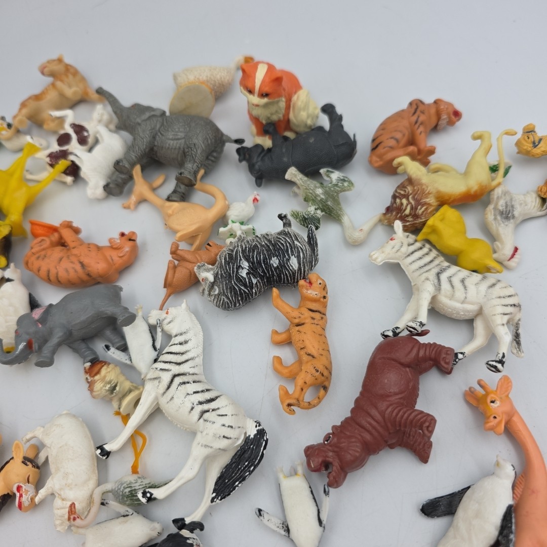 Lot of 60 Vintage Miniature Plastic animals Farm Zoo Ocean Camel Lion Pig