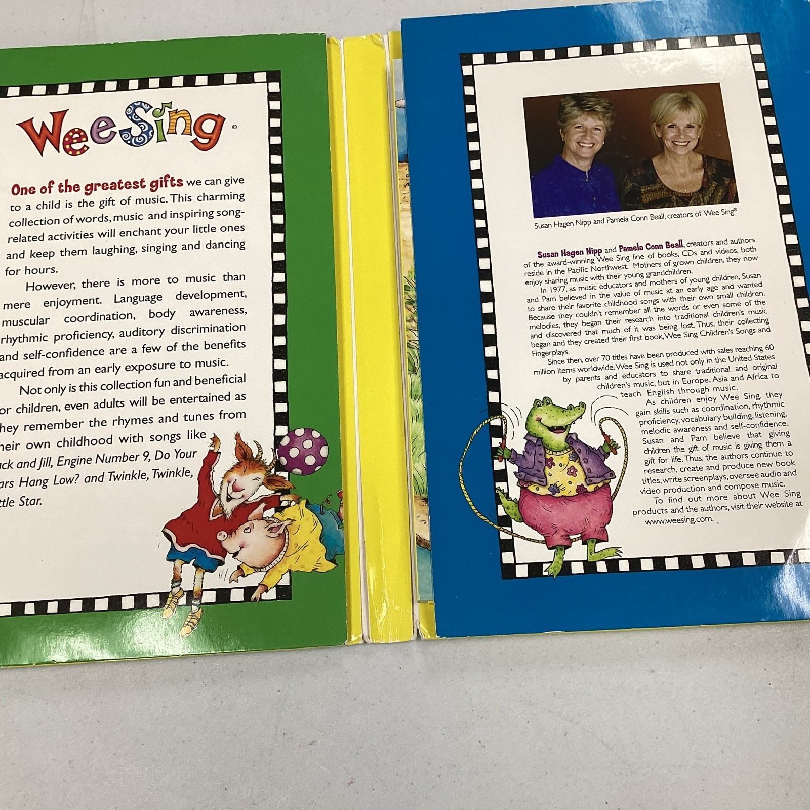 Wee Sing Books & CD Collection 2 books, 4 CD’s, Over 250 Children Songs