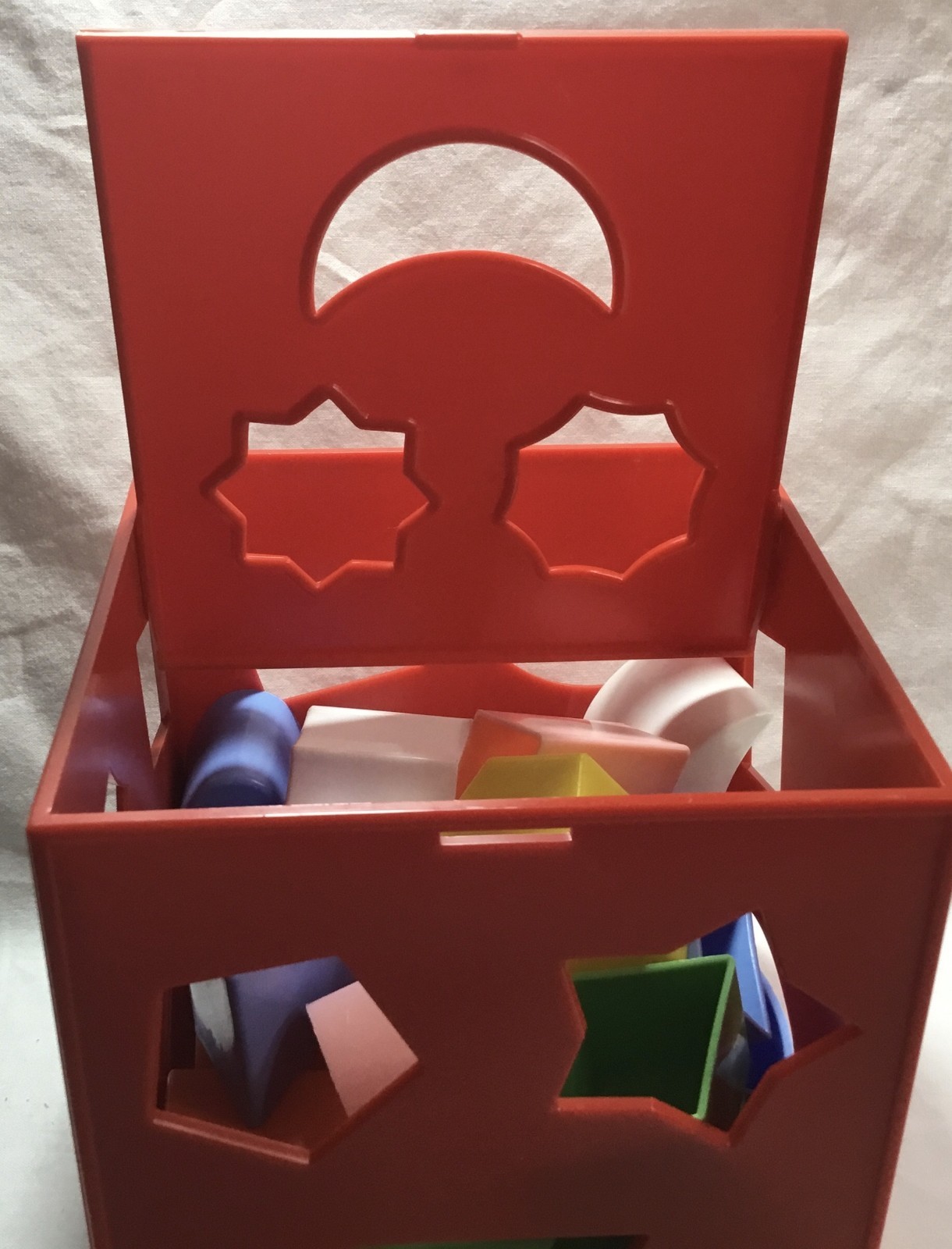 Toy shape sorter, Child Guidance, complete set 18 shapes, 5.5″ red cube