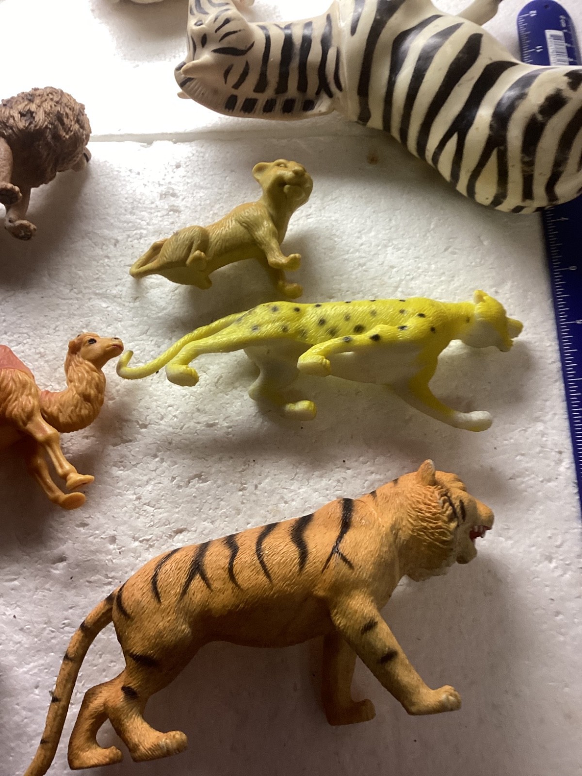 Vintage Mixed Plastic Safari Zoo Jungle Wild Animals Lot of 10.