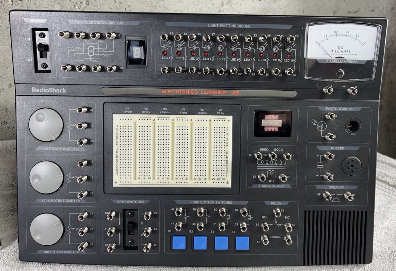 Radio Shack Technology Plus | Modern Electronics Learning Lab | Solderless Board