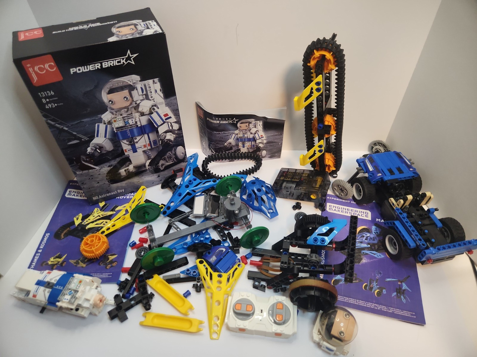 STEM Thames & Kosmos Engineering Makerspace Power Brick Robot & Vehicle Set –…