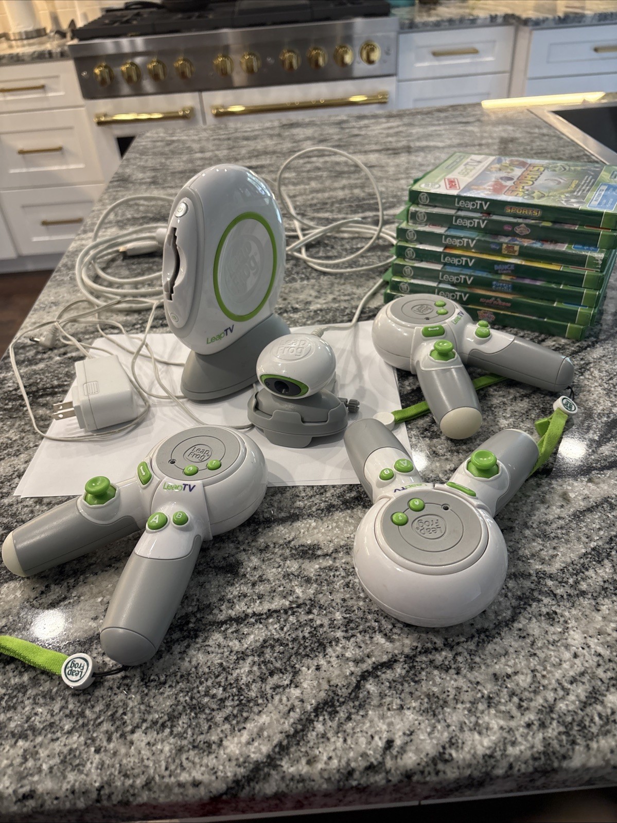 Leap Frog LeapTV Educational Video Gaming Console w/ Camera 6 Games Remotes