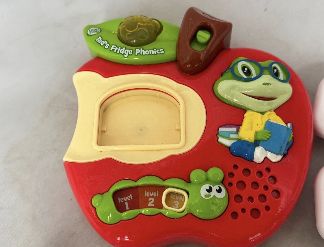 LeapFrog Tad’s Fridge Phonics Apple Shape Magnetic Letter Set WORKS CLEAN
