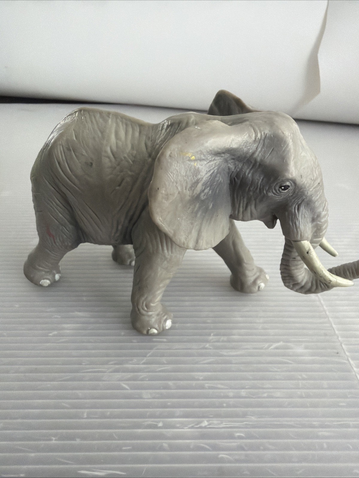 Safari Ltd African Elephant Figure 1996 grey large 7 x 4 inches
