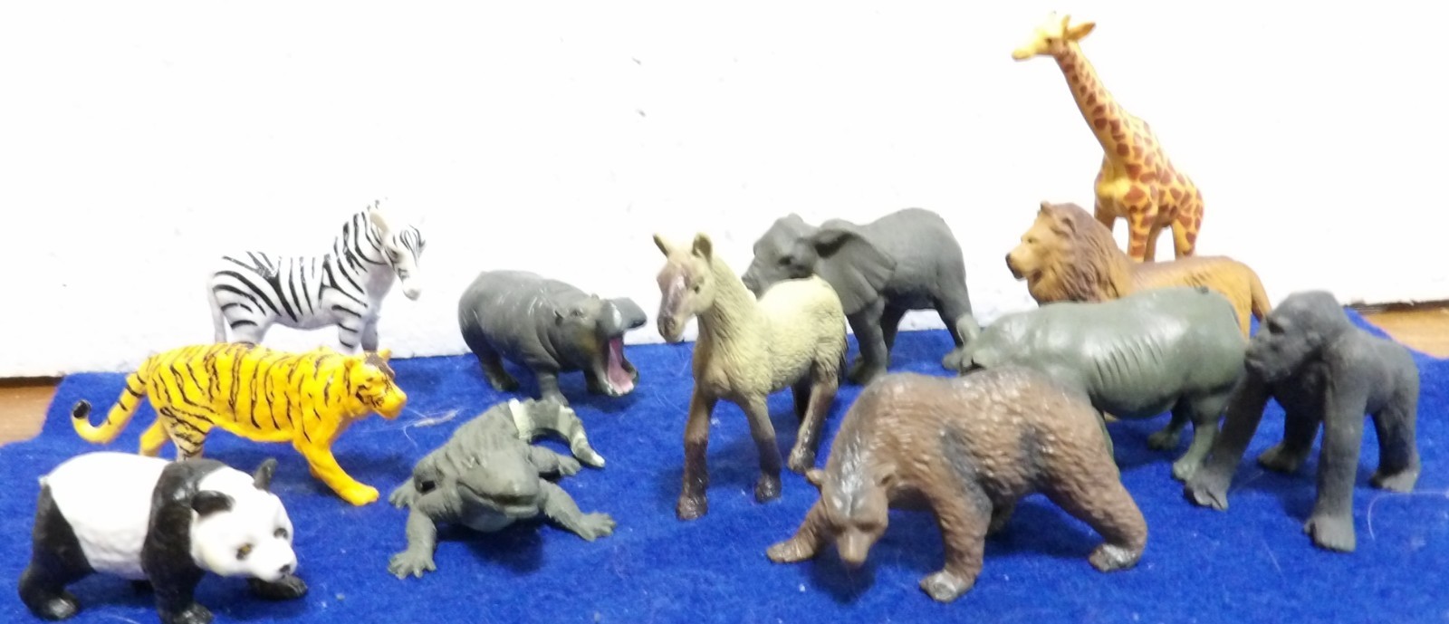 12 Neat Small Composit Zoo Animals Giraffe 2 7/8″ Tall to Crocodile 2 1/2″ Long