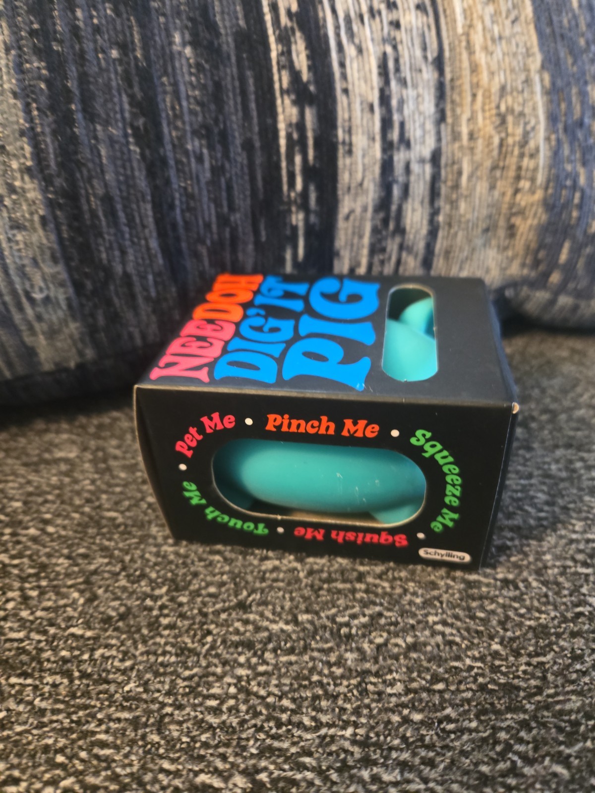 VERY RARE!! Authentic Needoh DIG IT PIG Teal Brand New In box Made by Schylling