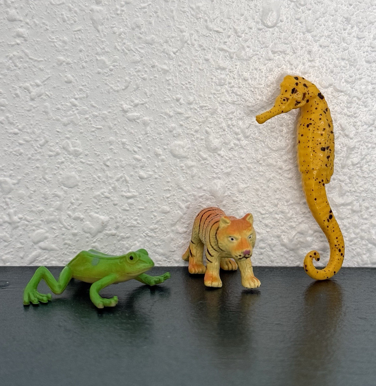 Small Mixed Realistic Animal Figures Lot of 3 Tiger Frog Seahorse
