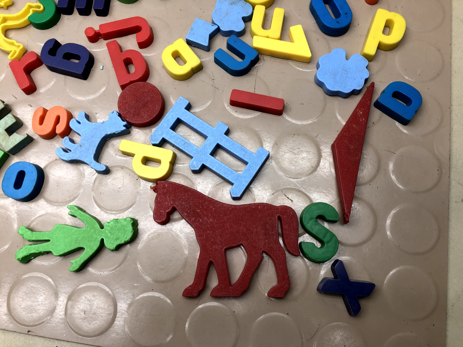 Lot of Vintage Alphabet Letters & Farm Figures Refrigerator Fridge Magnets