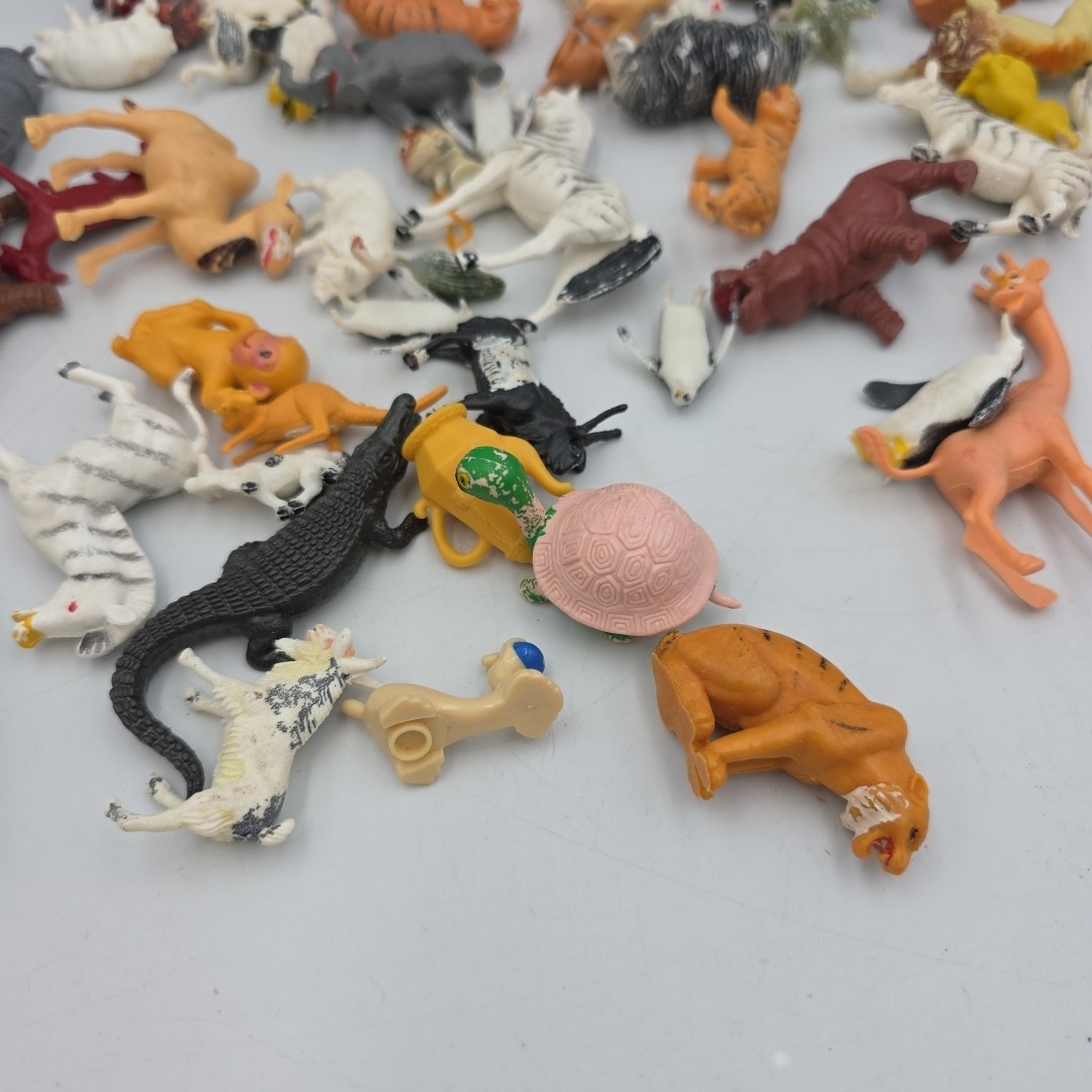 Lot of 60 Vintage Miniature Plastic animals Farm Zoo Ocean Camel Lion Pig