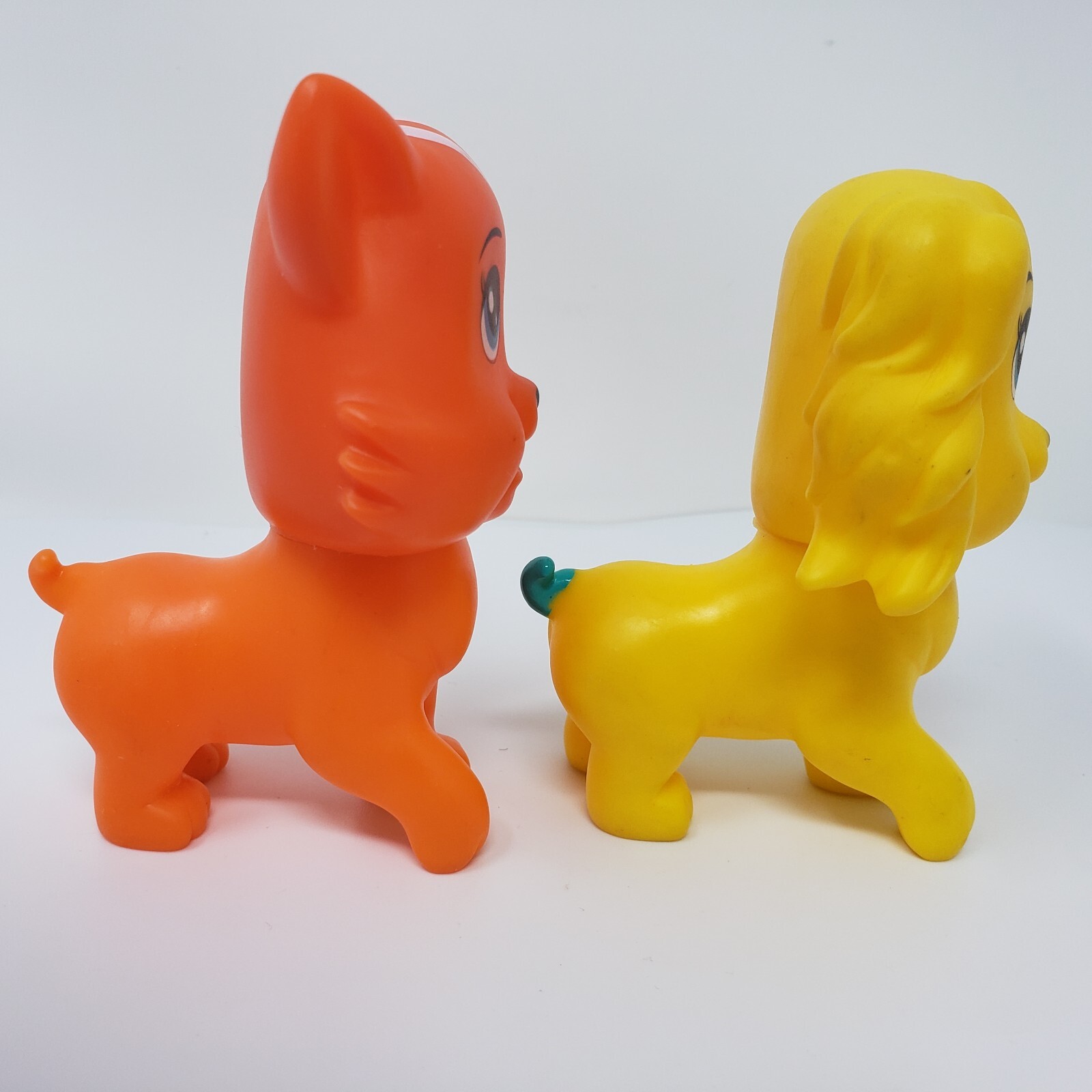 Dog Cat Kitten Plastic Toy Figures Not Branded Lot of 2