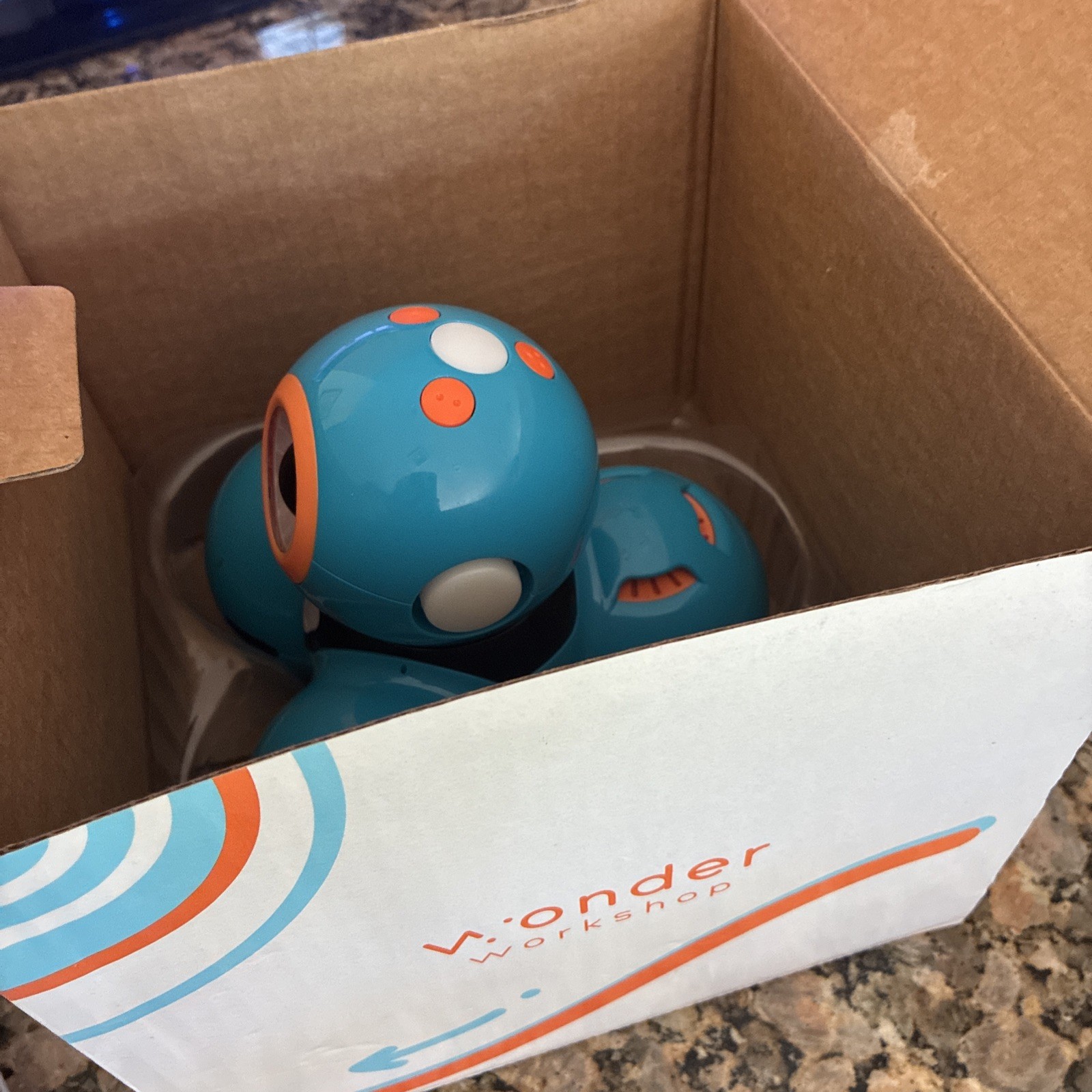 Wonder Workshop DA01 Dash Robot – Blue- Your Interactive Robotic Companion