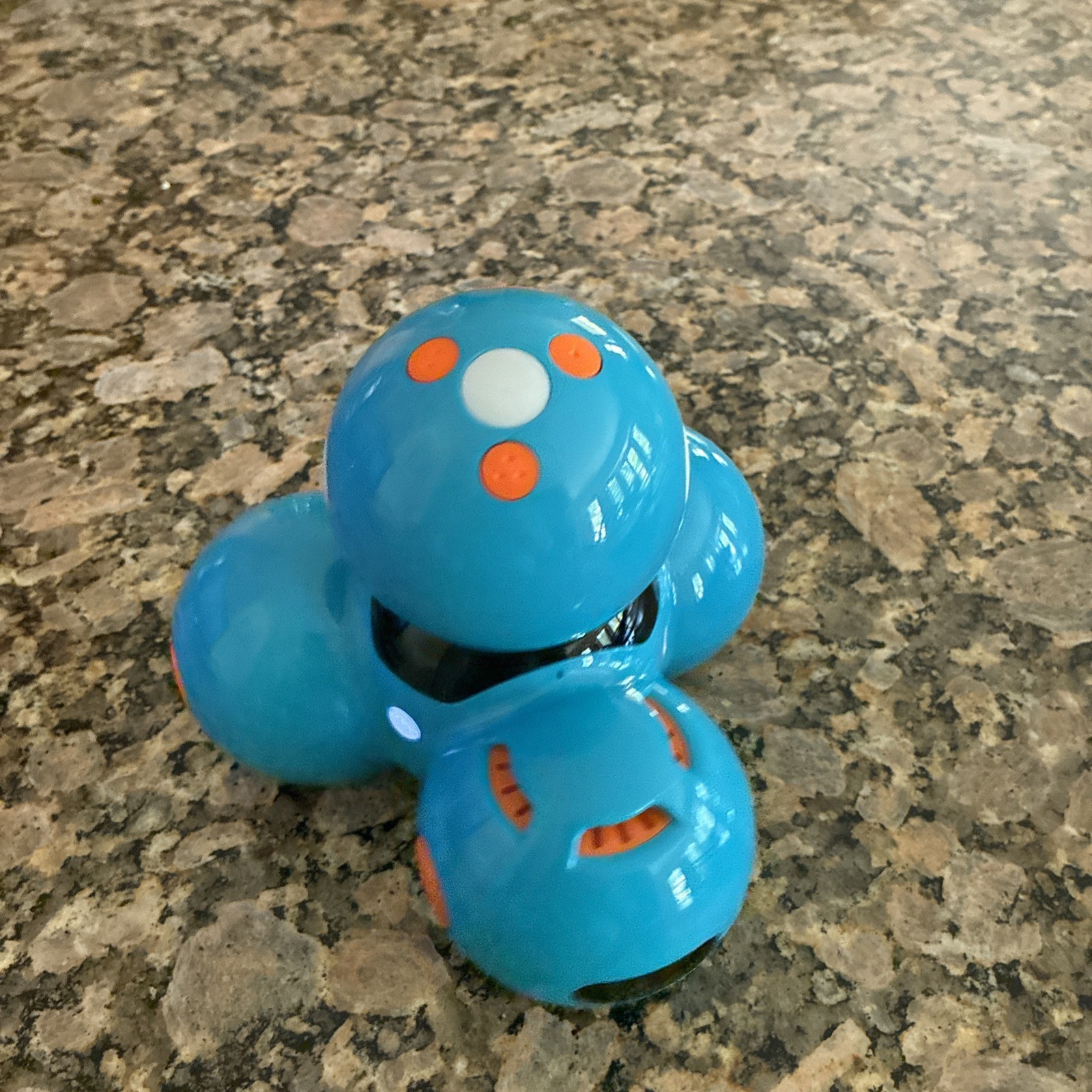 Wonder Workshop DA01 Dash Robot – Blue- Your Interactive Robotic Companion