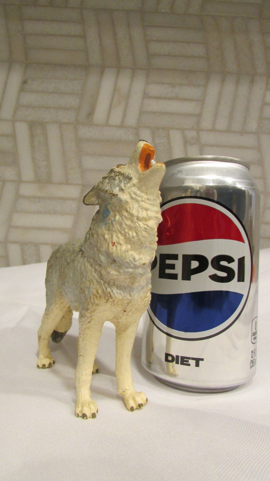 Plastic Safari Ltd 5″ Howling White Gray Wolf + 3″ Pup Wild Dog Animal Figures