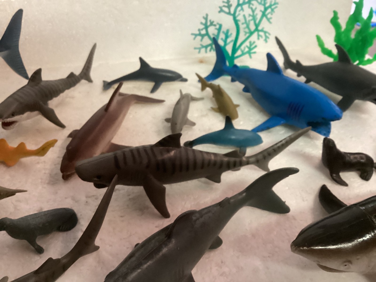 Mixed Lot 27 OCEAN SEA CREATURES Plastic Animals Toy Figures.
