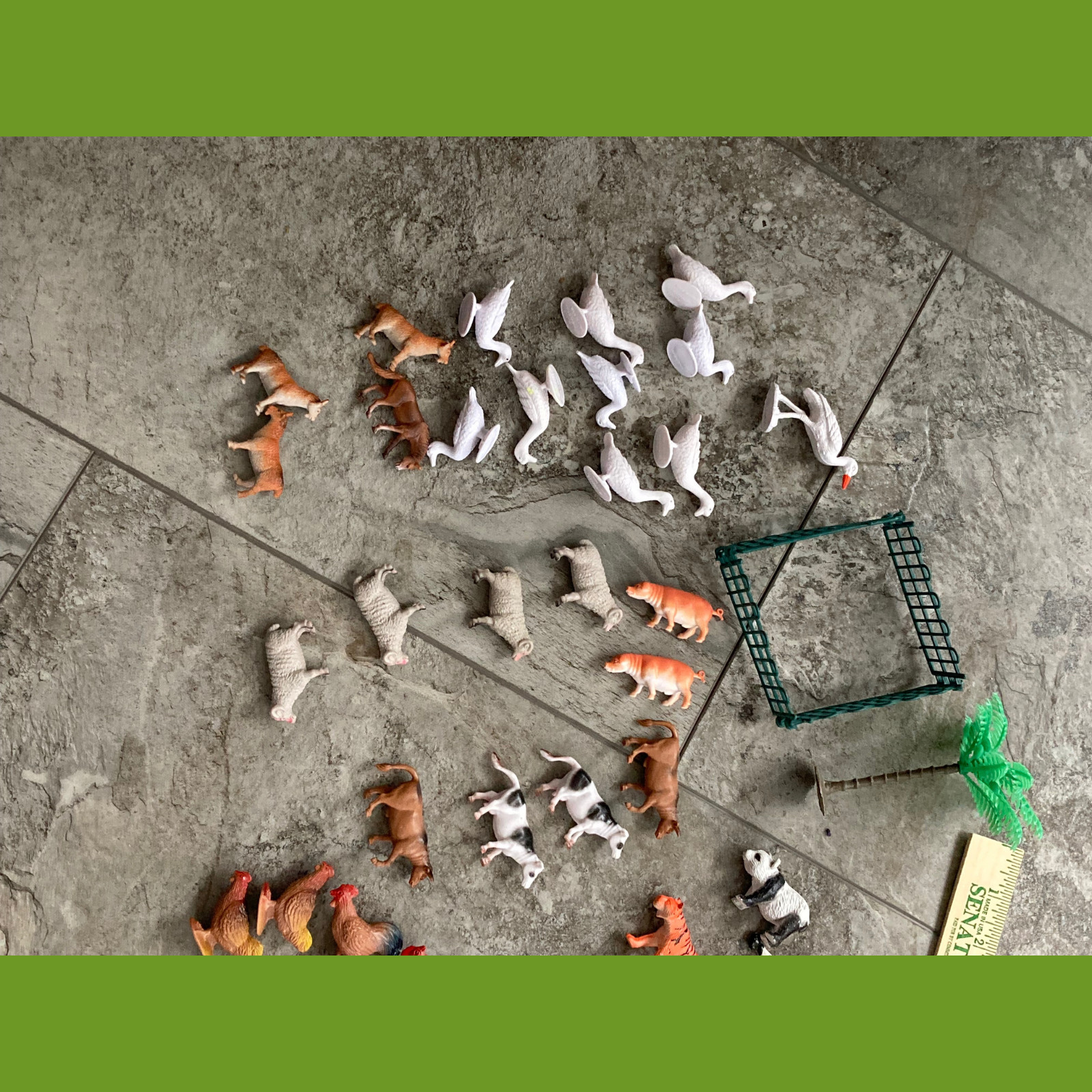Lot/50+ Miniature Plastic Animal Figures & Accessories Jungle Farm Cow Giraffe