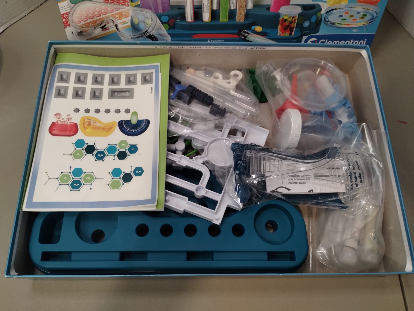 Super Chemistry Science and Play Lab Clementoni Made In Italy NOB Complete!