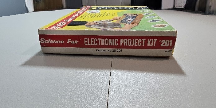 1967 Radio Shack Science Fair Electronic Project Kit #201 – Untested-incomple