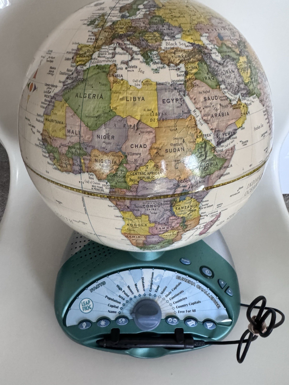 Leap Frog Interactive Talking Smart Globe Eureka Challenge Geography Game Works