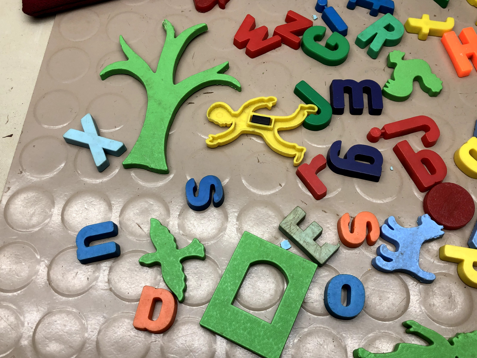 Lot of Vintage Alphabet Letters & Farm Figures Refrigerator Fridge Magnets