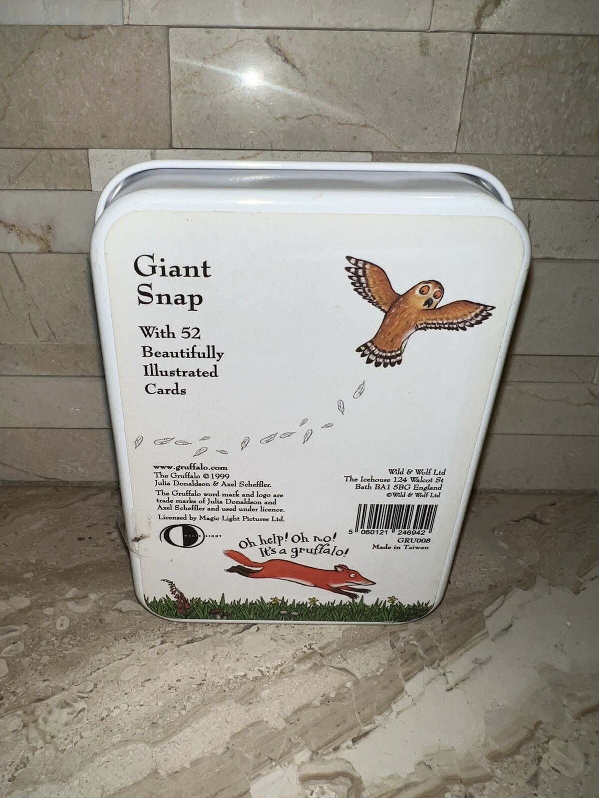 THE GRUFFALO GIANT SNAP CARD GAME INCLUDES 52 ILLUSTRATED CARDS IN TIN
