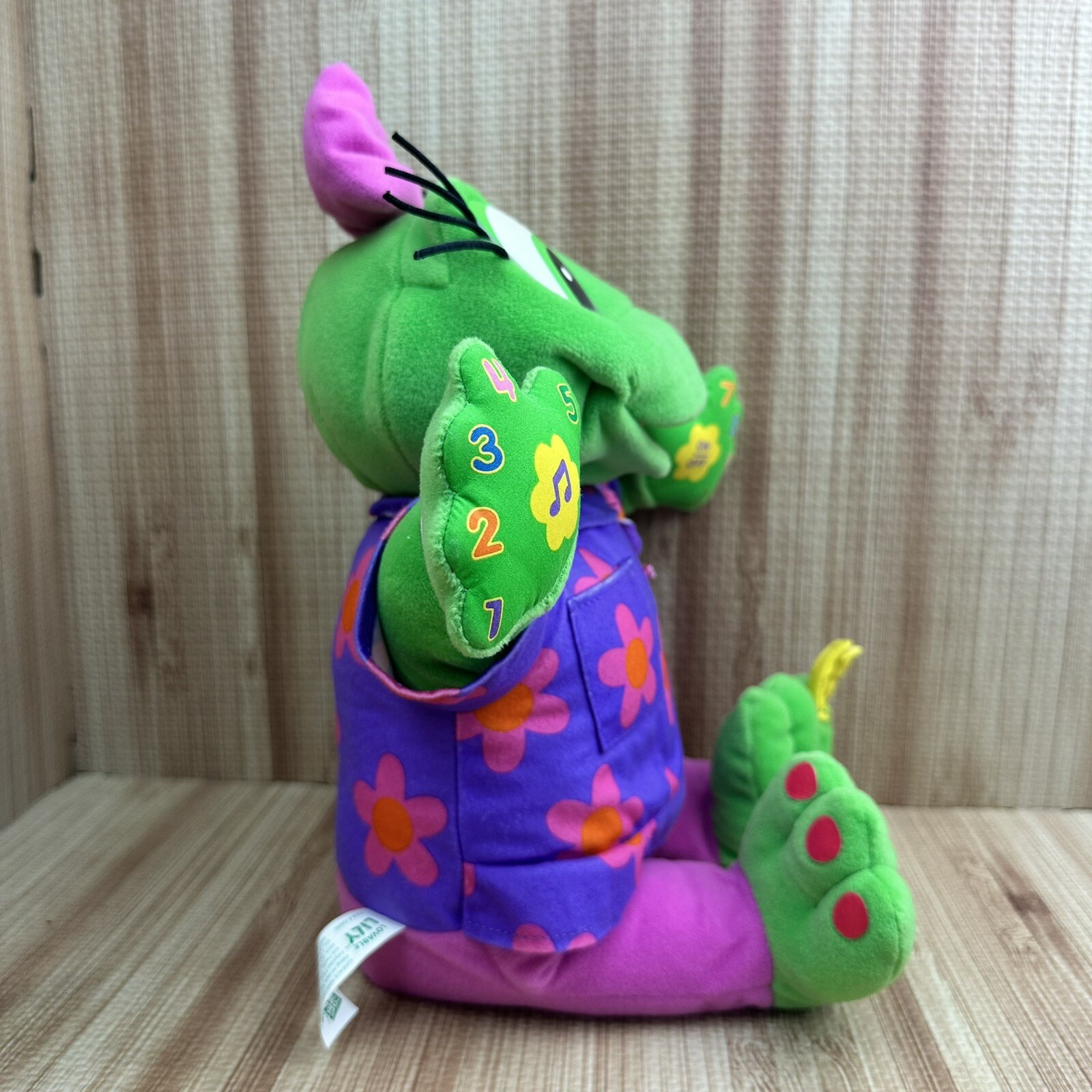 LeapFrog Lovable Lily Interactive Musical Talking & Singing Plush Doll (English)