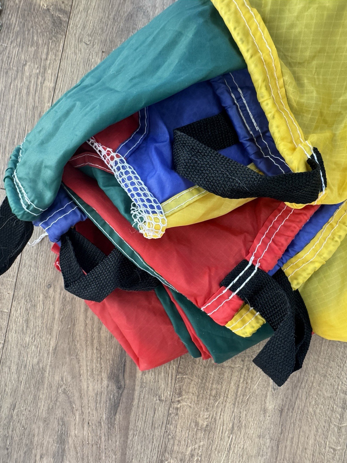 KINDERSCHOOL PLAYGROUND ELEMENTARY SOCIAL SKILLS ESSENTIALS RAINBOW PARACHUTE