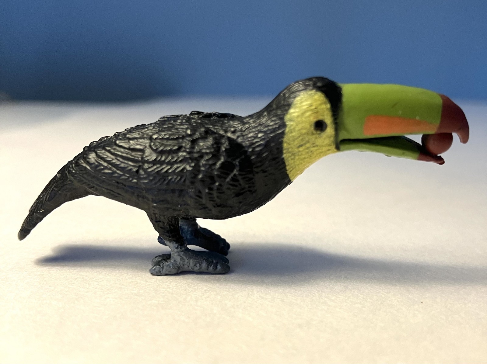 Safari Ltd toucan Exotic Bird TOOB® Miniature Toy Figurine