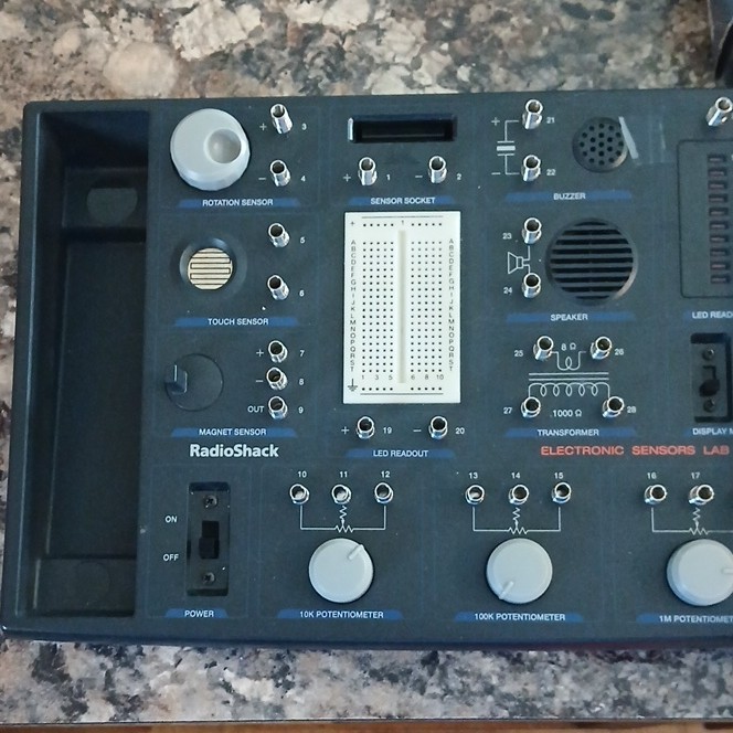 RadioShack Electronic Sensors Lab Educational Kit with Sensors and LEDs
