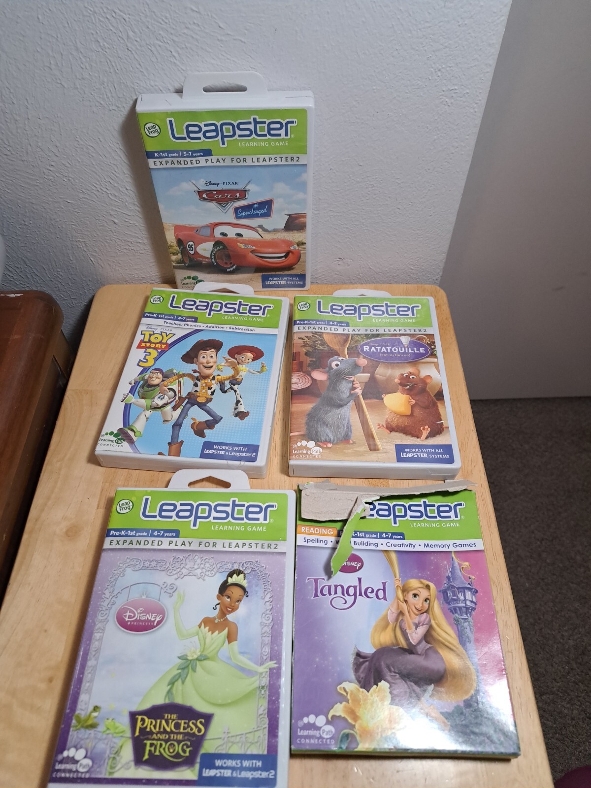 5 Leapster Disney Cars,Toy Story3,Ratatouile,The princess the frog,Tangle Games