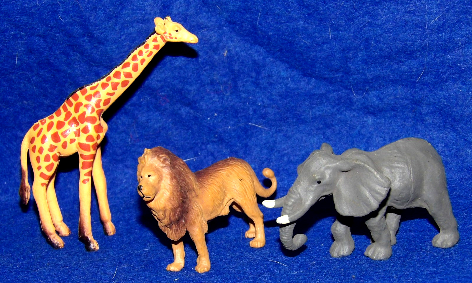 12 Neat Small Composit Zoo Animals Giraffe 2 7/8″ Tall to Crocodile 2 1/2″ Long