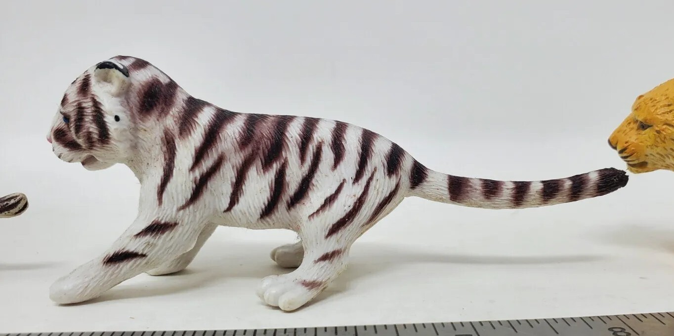 Mixed Lot Of Lion & White Tiger Cub Animal Figures 4″w/tails Realistic