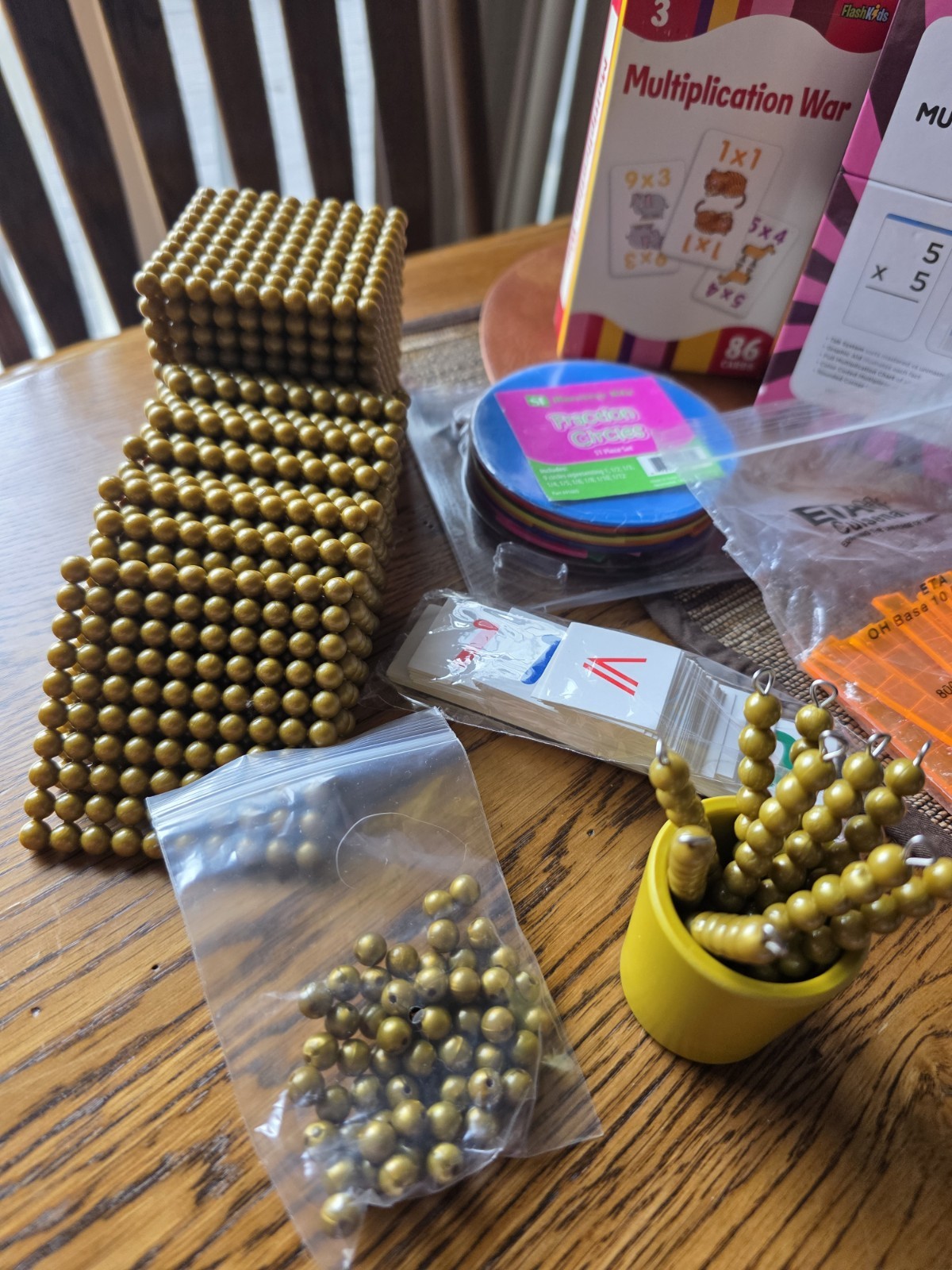 ThinkFun Math Learning Lot: Math Dice Game, Division 0-12 Flash Cards.