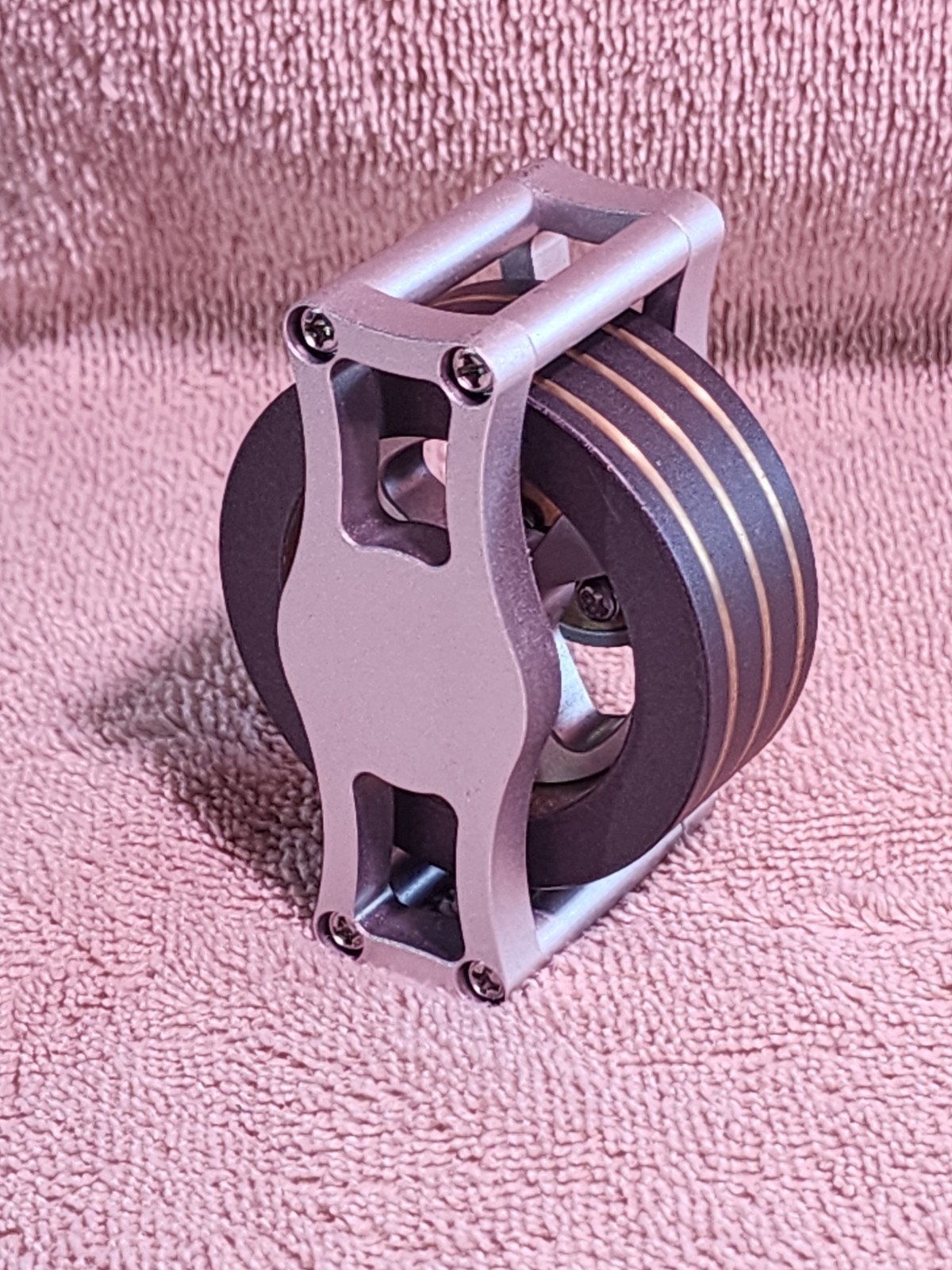 Maxwell’s Wheel – Kinetic Energy Sculpture – Desktop Version
