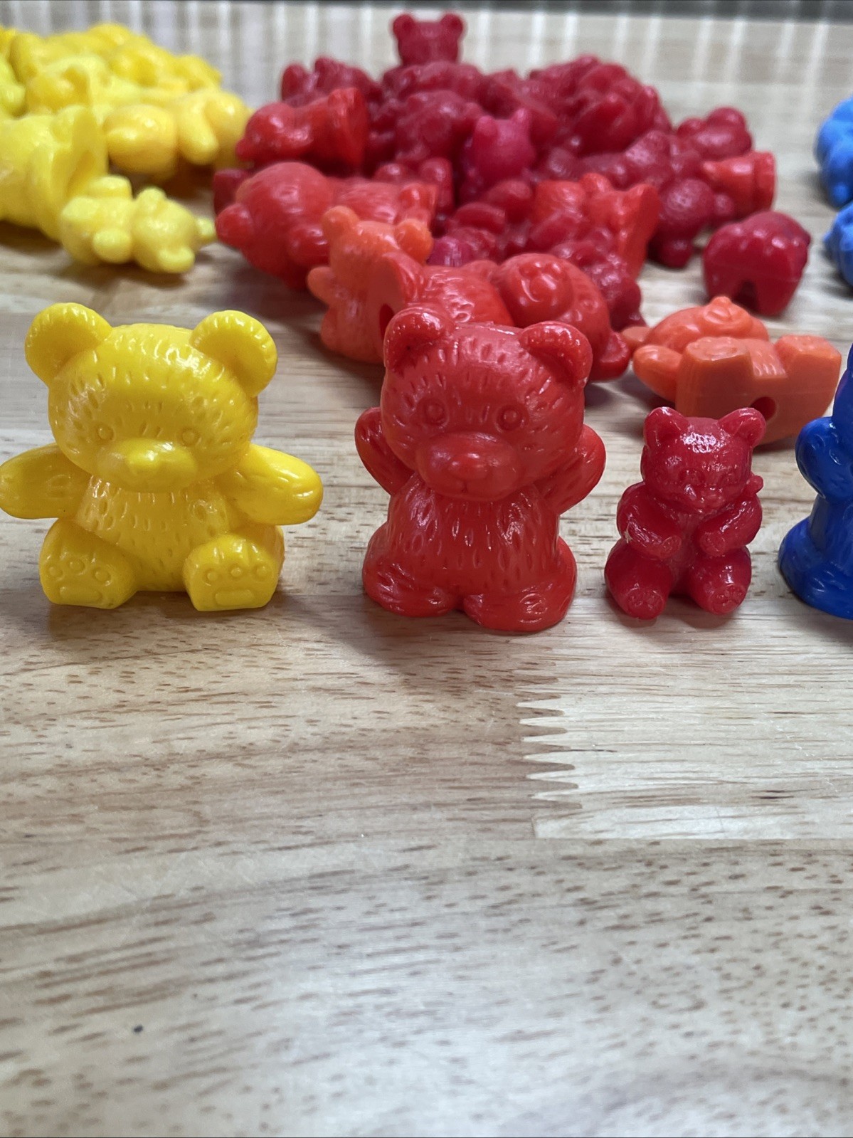 Vintage Plastic Teddy Bear Counters Red Yellow Blue Green Purple 139 Piece!