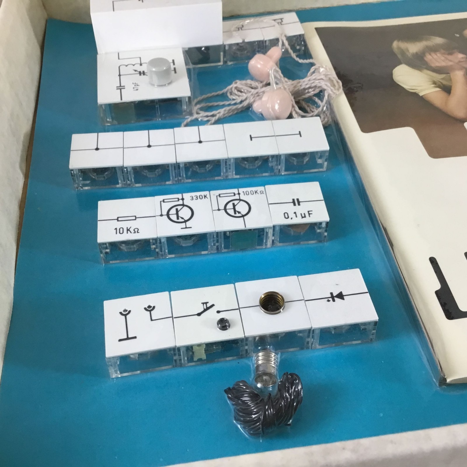 Vintage Lectrolab Fun With Electronics Science Kit 65 Experiments O-I Toledo, OH