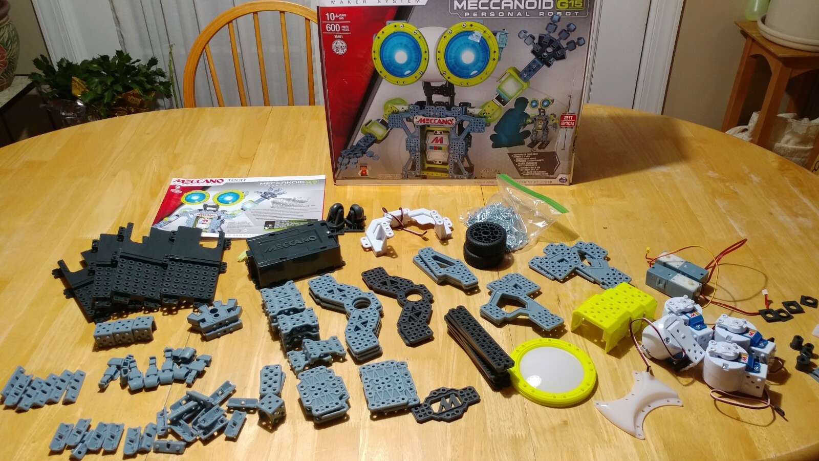 MECCANO ERECTOR G15 PERSONAL ROBOT PARTS FLAT SHIPPING 3.99
