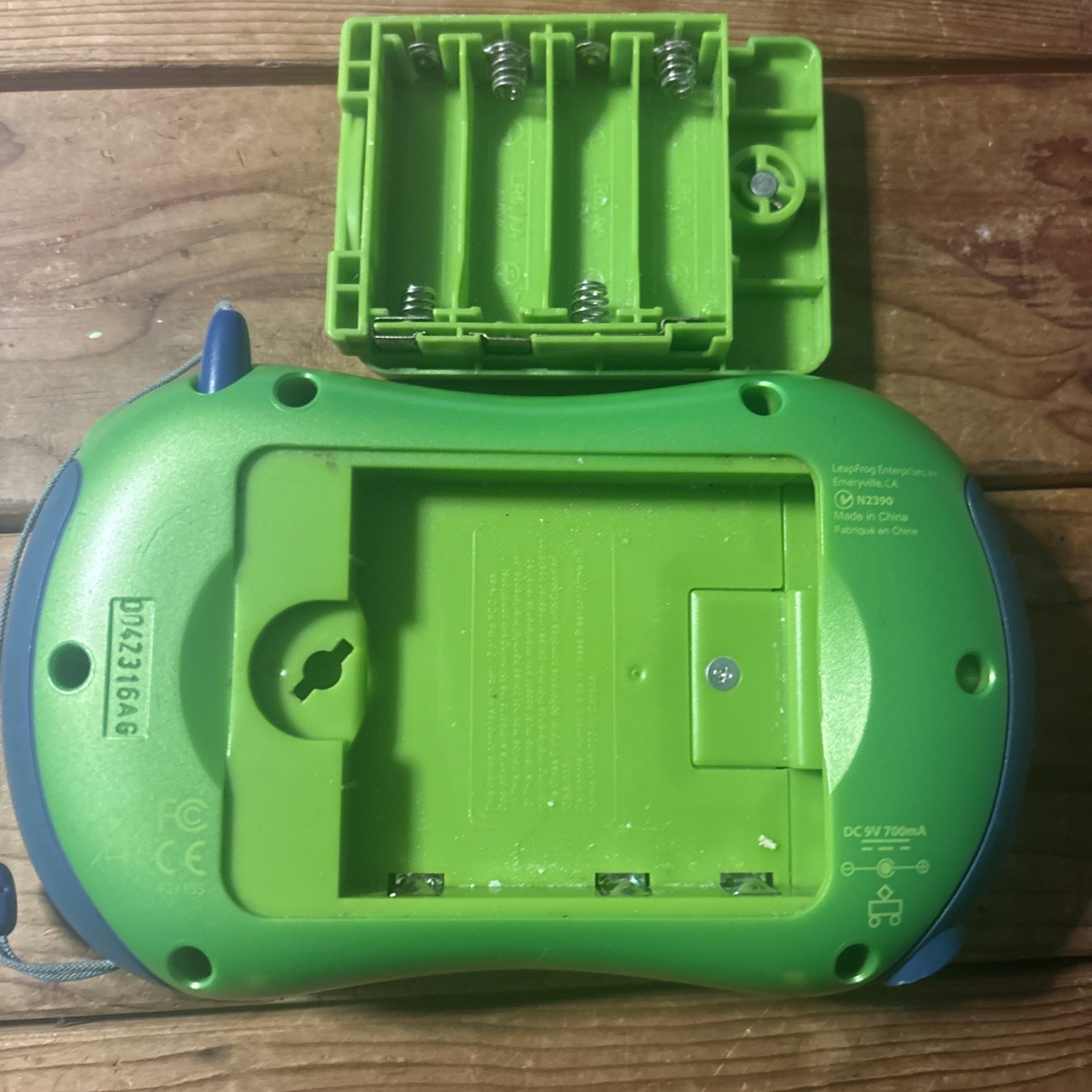 Leap Frog Leapster 2 Learning Green Gaming Handheld Console Unit NEEDS REPAIRS
