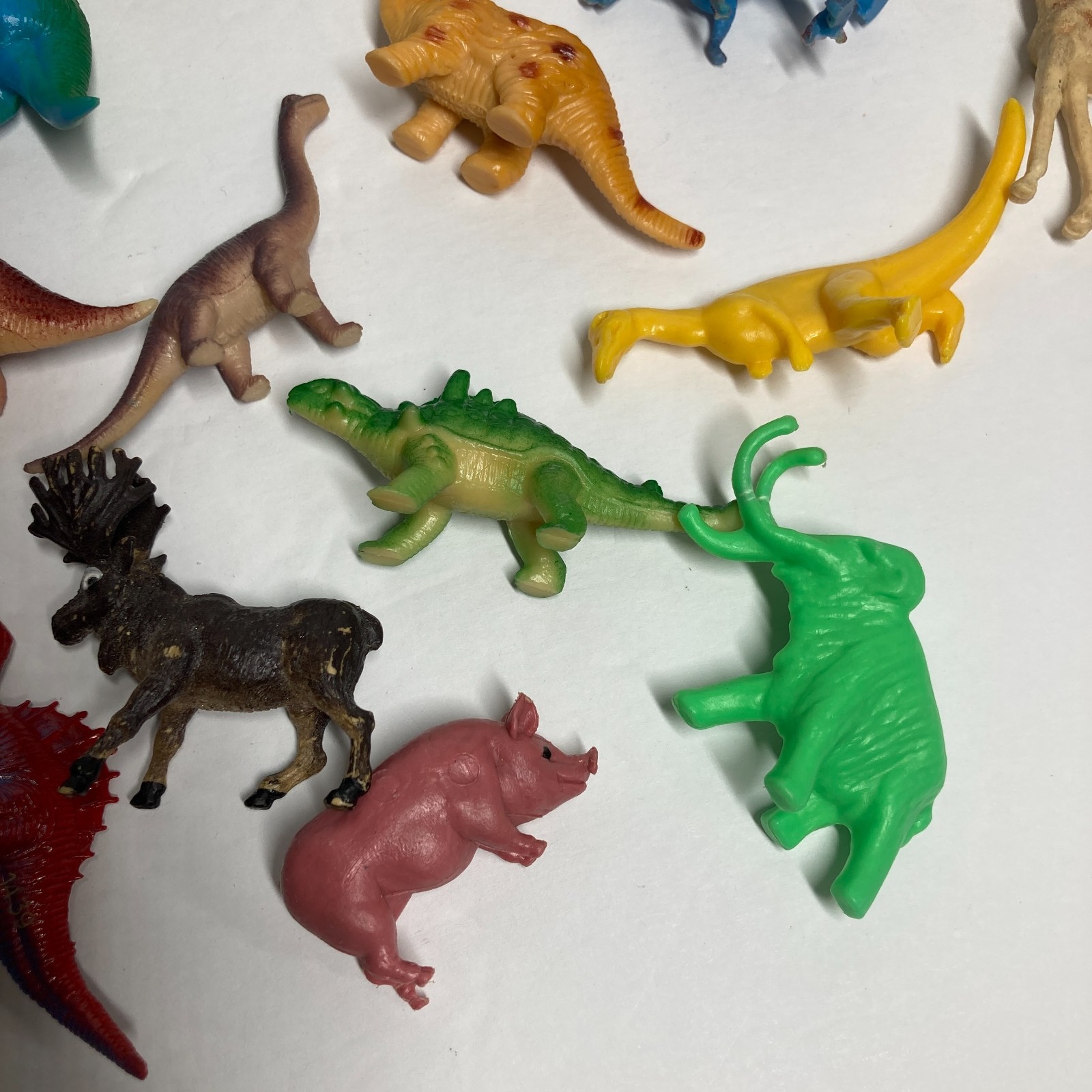 Lot of 24 Plastic Animals Small Dinosaurs, Zoo, Farm Toys Play Vintage FLAWS