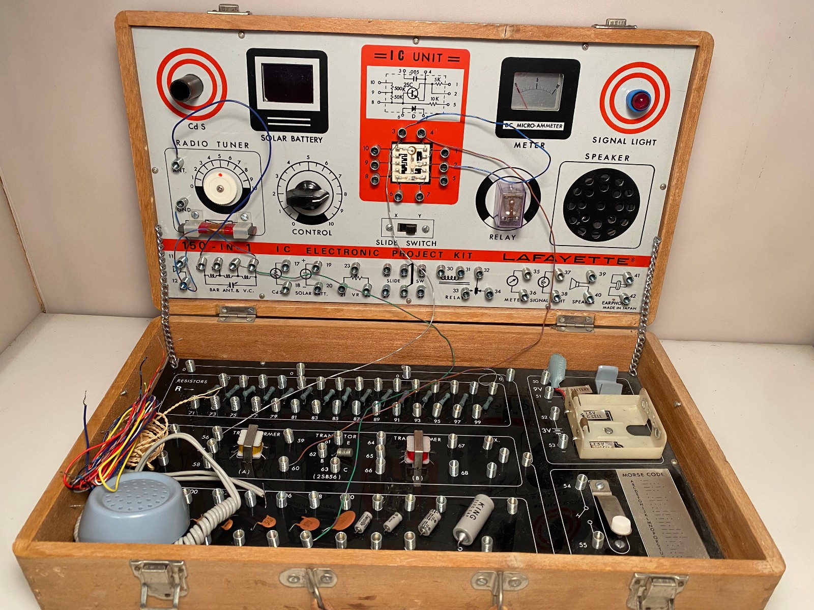 Vintage Lafayette 150-in-1 Electronic Project Kit 99-35107