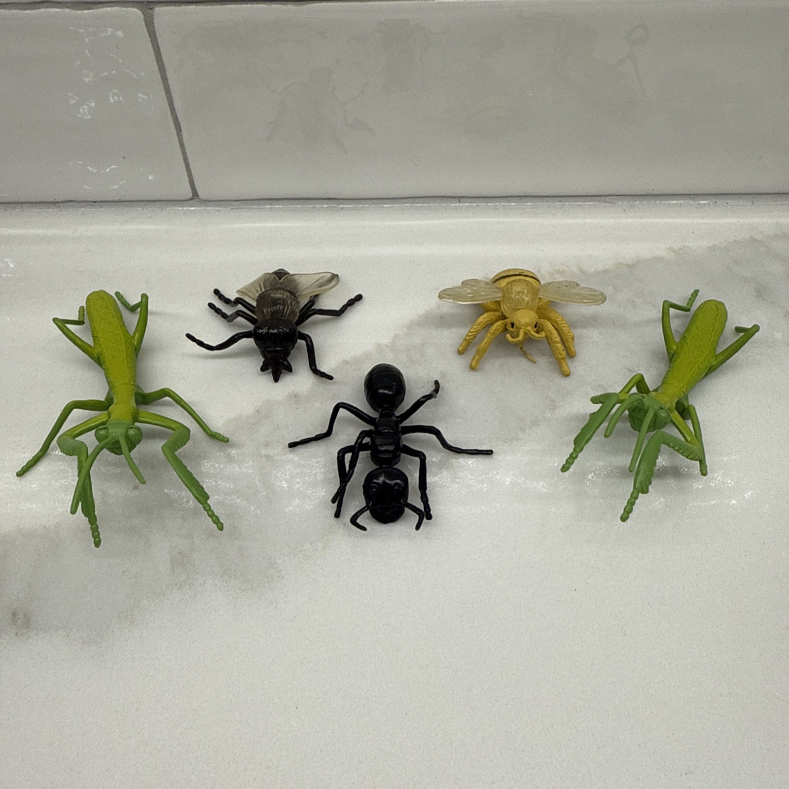 Safari Ltd Bugs Insects 2″-3″ Praying Mantis, Ant, Fly & Bumble Bee