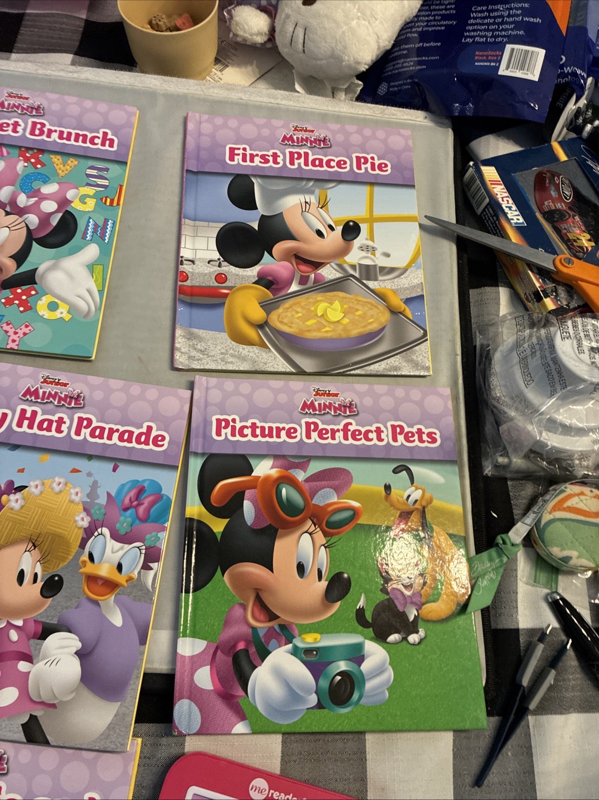 Disney Jr. Story Reader Me Reader plus Lot of 8 Books Minnie Mouse with e-reader