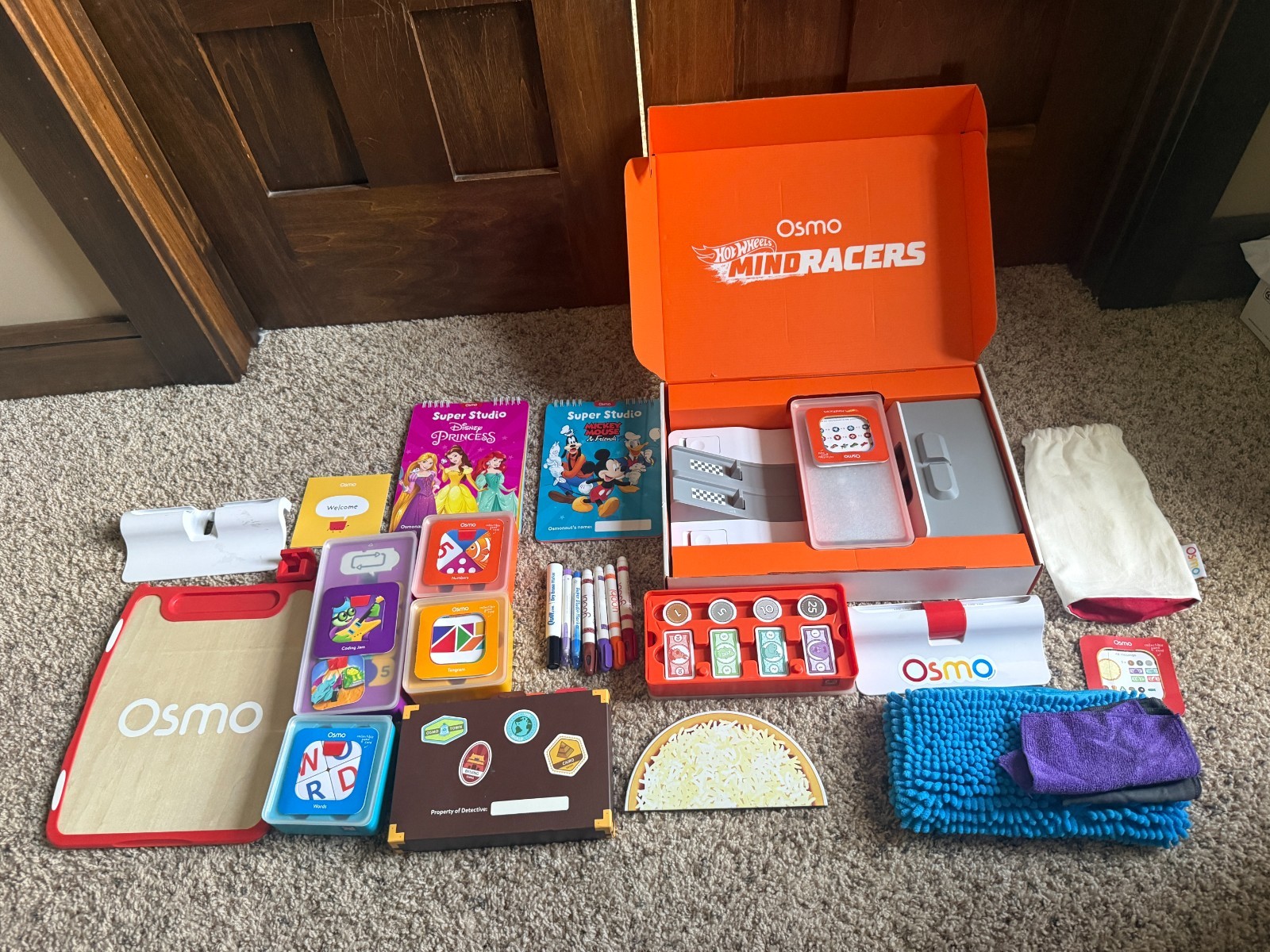 Osmo Large Lot – Pizza – Disney Super Studio Hot Wheels Mind Racers – 2 Bases