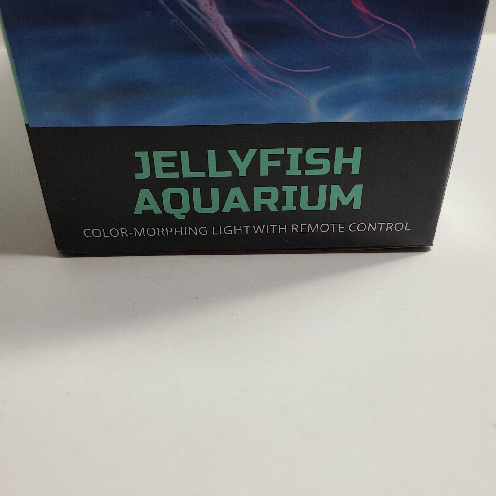 Discovery Mindblown • Jellyfish Aquarium w/Color Morphing Light & Remote Control