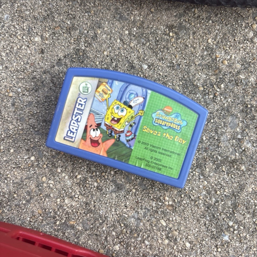 LeapFrog Leapster Multimedia Learning System w/ SpongeBob SquarePants Game 2004