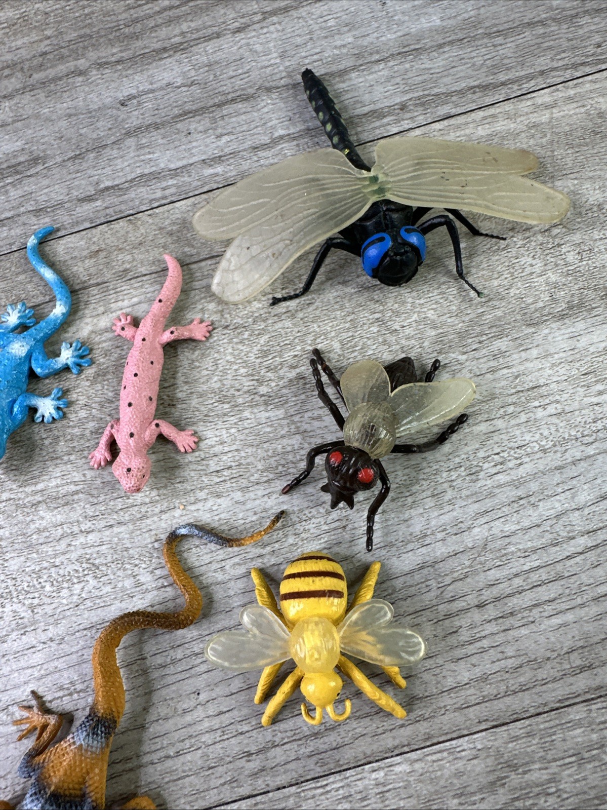 Lot Of 16 Unmarked Plastic PVC Bug Insect Snakes Lizard Toys