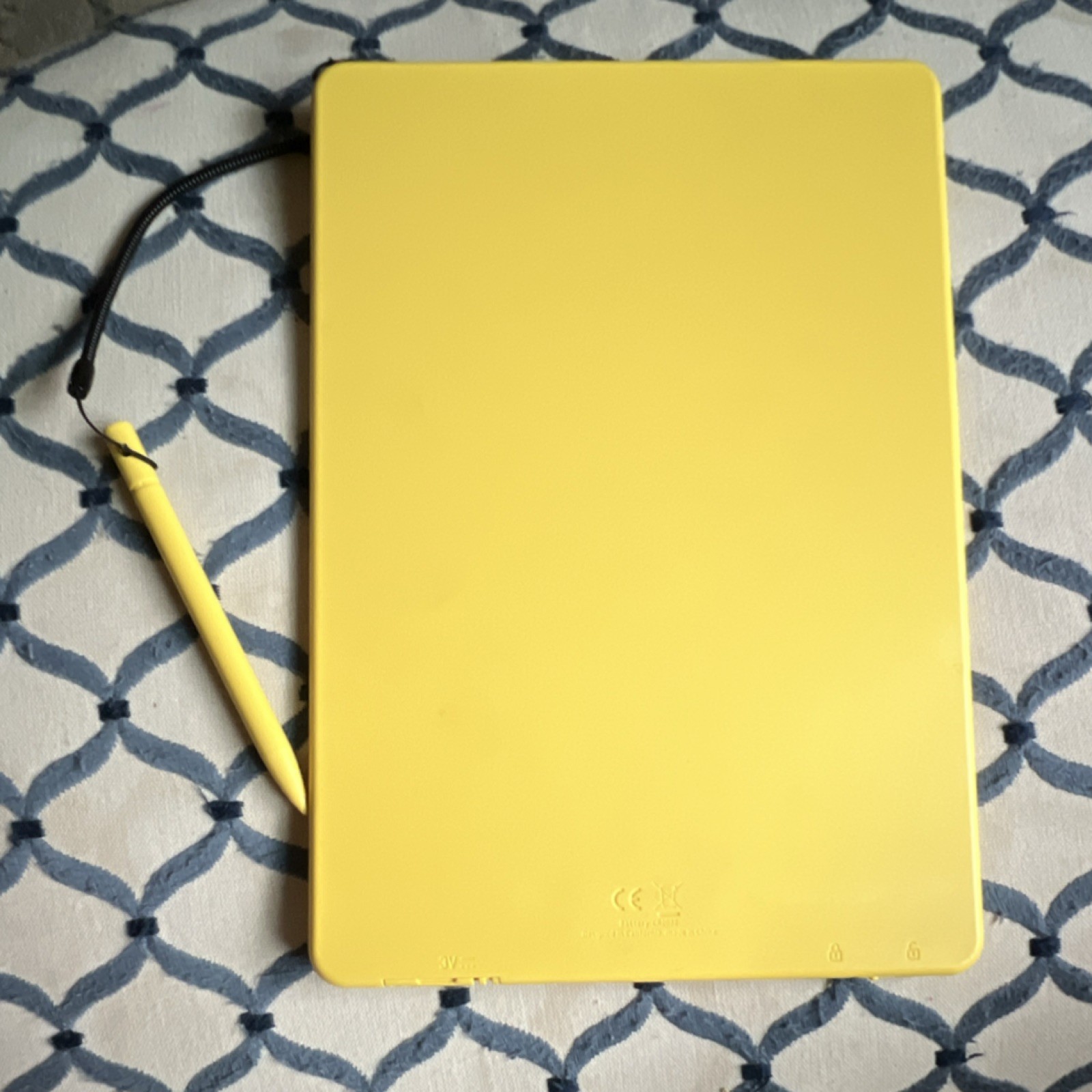 CARRVAS LCD Writing Tablet E-Writer Drawing Pad Yellow w/ Stylus, CR2032