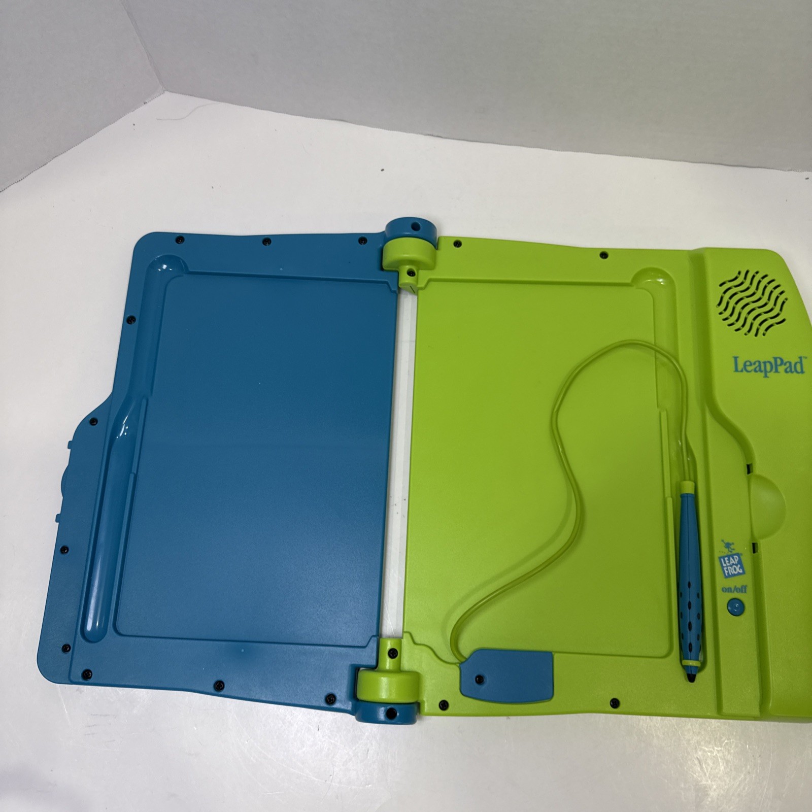Leapfrog LeapPad Learning Game System Console & Book Model 57-000-01 WORKS GREAT