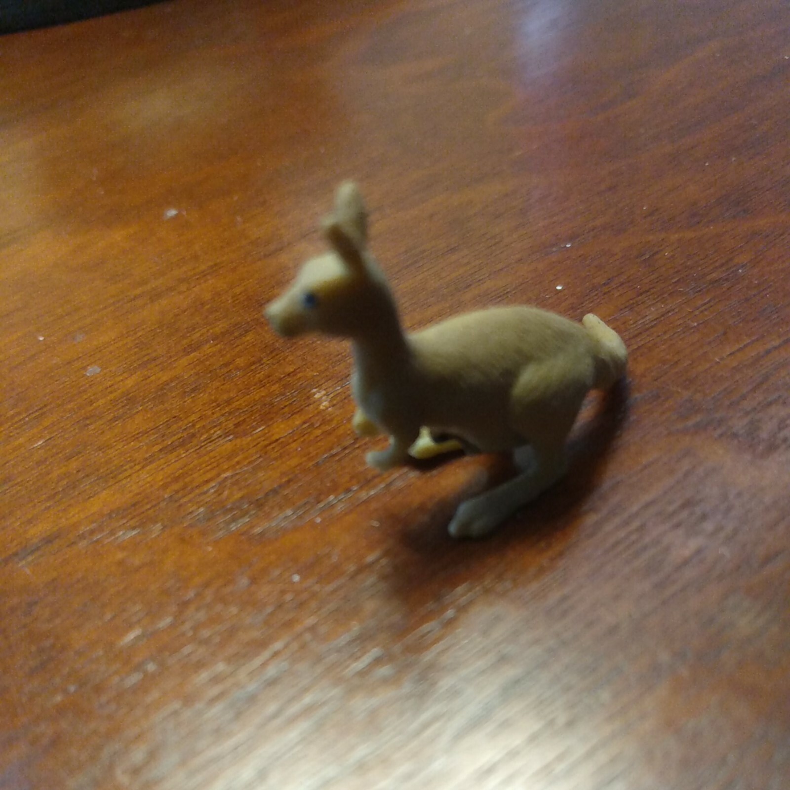 LOT OF 25 SAFARI LTD FEMALE KANGAROO WITH JOEY GOOD LUCK MINIS 1″ LONG